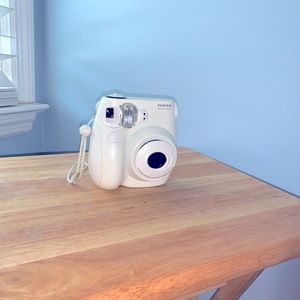 Fujifilm instead mini 9 in white w/ blue carrying case